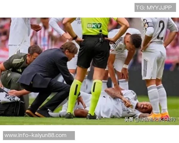 马卡报道皇马右后卫人荒引发阿什拉夫回归猜测阿诺德预计两周后复出 马卡报道皇马右后卫人荒引发阿什拉夫回归猜测阿诺德预计两周后复出