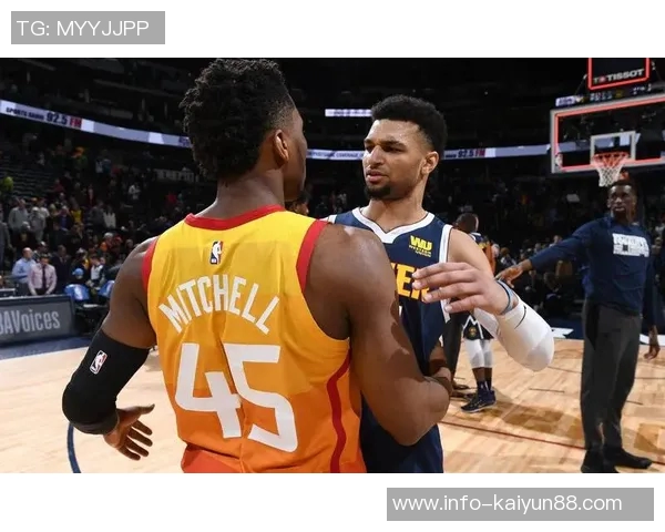 米切尔第三节伤退仅得15分2板2助球迷心痛不已遗憾难忍