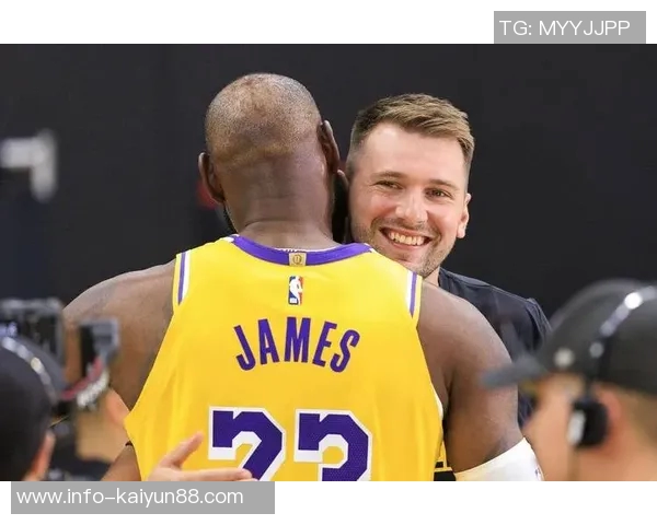 雷迪克称东契奇与里夫斯表现出色令黄蜂防守面临巨大压力 雷迪克称东契奇与里夫斯表现出色令黄蜂防守面临巨大压力