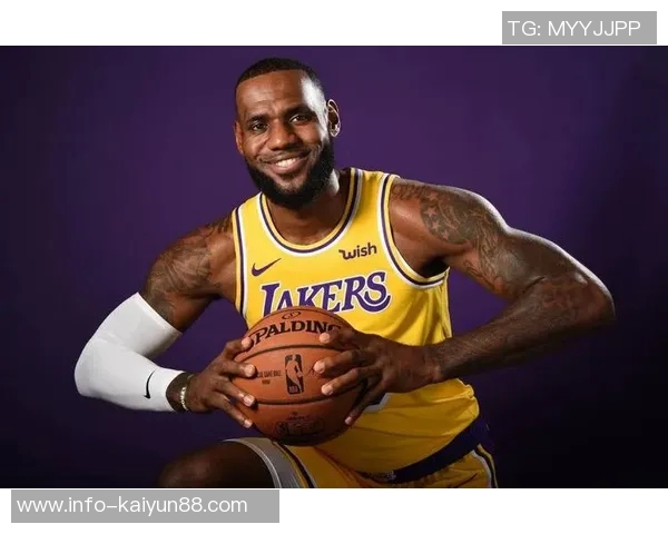 詹姆斯强调灵活调整打法是球员适应球队的重要生存智慧